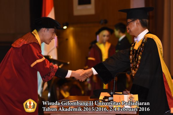 Wisuda Unpad Gel II TA 2015_2016   Fakultas Kedokteran Gigi oleh Rektor 015