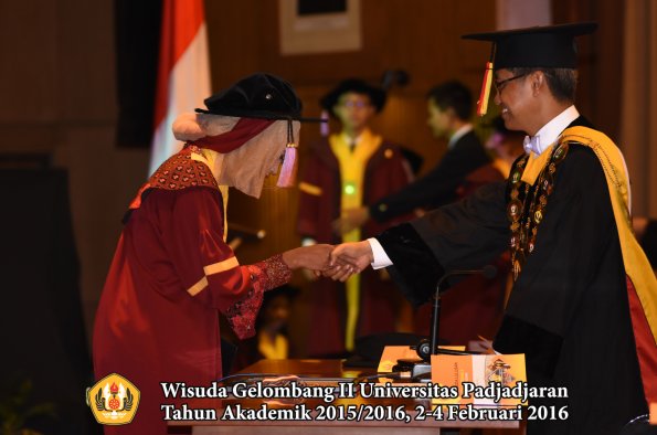 Wisuda Unpad Gel II TA 2015_2016   Fakultas Kedokteran Gigi oleh Rektor 016
