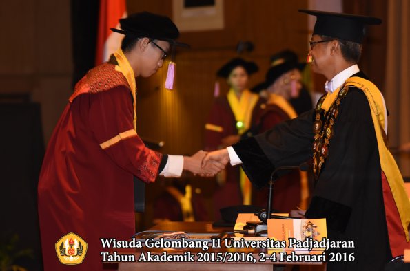 Wisuda Unpad Gel II TA 2015_2016   Fakultas Kedokteran Gigi oleh Rektor 018