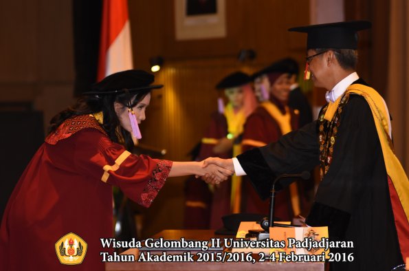Wisuda Unpad Gel II TA 2015_2016   Fakultas Kedokteran Gigi oleh Rektor 021