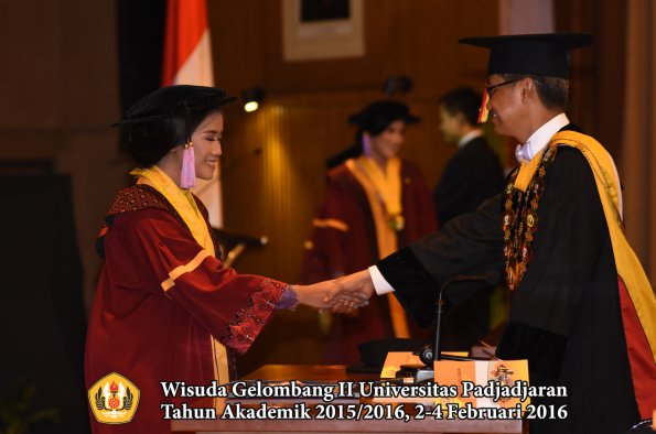 Wisuda Unpad Gel II TA 2015_2016   Fakultas Kedokteran Gigi oleh Rektor 025