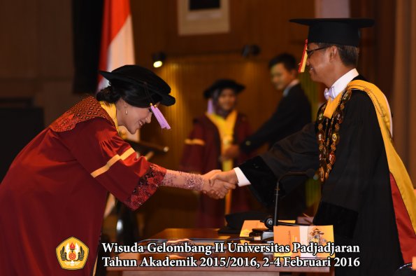 Wisuda Unpad Gel II TA 2015_2016   Fakultas Kedokteran Gigi oleh Rektor 026