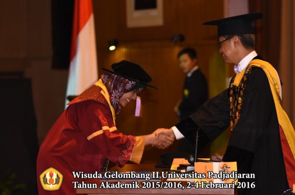 Wisuda Unpad Gel II TA 2015_2016   Fakultas Kedokteran Gigi oleh Rektor 027