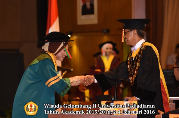 Wisuda Unpad Gel II TA 2015_2016  Fakultas TIP oleh Rektor  001