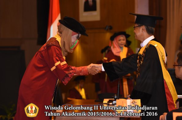 Wisuda Unpad Gel II TA 2015_2016  Fakultas TIP oleh Rektor  004