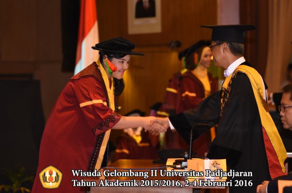 Wisuda Unpad Gel II TA 2015_2016  Fakultas TIP oleh Rektor  006
