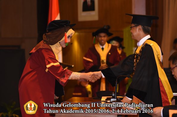 Wisuda Unpad Gel II TA 2015_2016  Fakultas TIP oleh Rektor  007