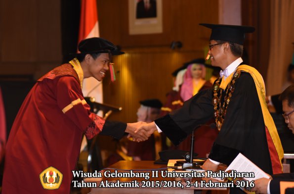 Wisuda Unpad Gel II TA 2015_2016  Fakultas TIP oleh Rektor  008