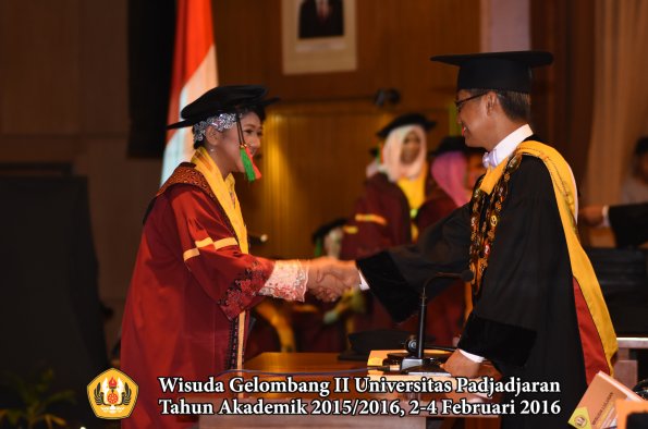 Wisuda Unpad Gel II TA 2015_2016  Fakultas TIP oleh Rektor  009