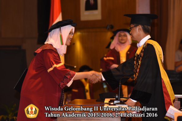 Wisuda Unpad Gel II TA 2015_2016  Fakultas TIP oleh Rektor  011