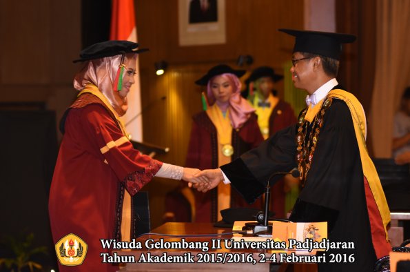 Wisuda Unpad Gel II TA 2015_2016  Fakultas TIP oleh Rektor  013