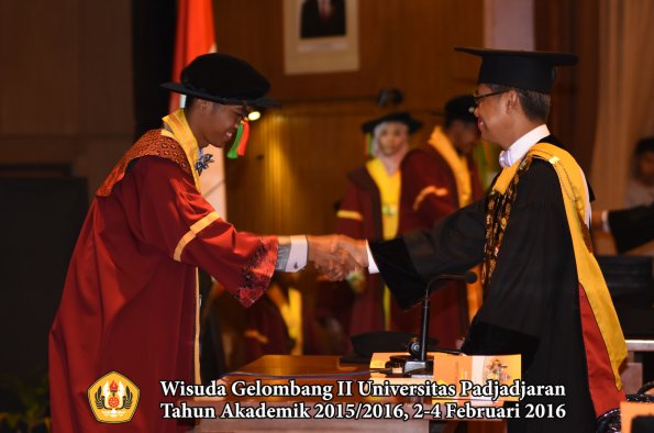 Wisuda Unpad Gel II TA 2015_2016  Fakultas TIP oleh Rektor  015