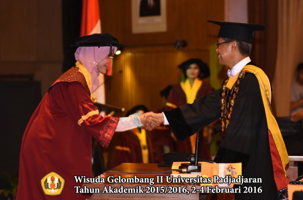 Wisuda Unpad Gel II TA 2015_2016  Fakultas TIP oleh Rektor  017