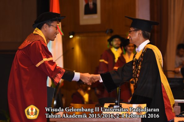 Wisuda Unpad Gel II TA 2015_2016  Fakultas TIP oleh Rektor  021
