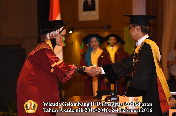 Wisuda Unpad Gel II TA 2015_2016  Fakultas TIP oleh Rektor  057