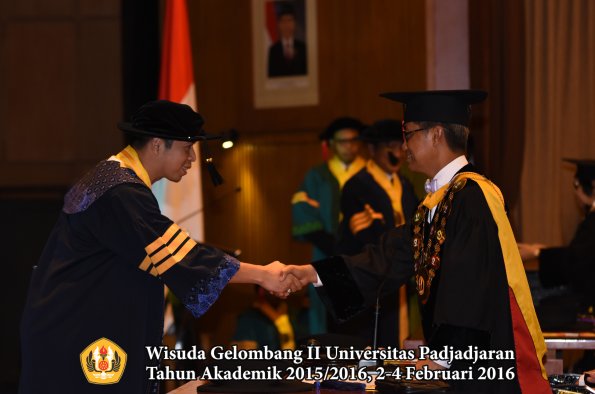 Wisuda Unpad Gel II TA 2015_2016  Fakultas Hukum oleh Rektor 002
