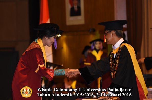 Wisuda Unpad Gel II TA 2015_2016  Fakultas Psikologi oleh Rektor  013