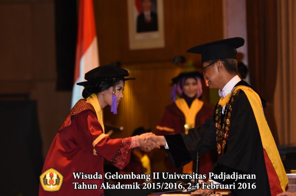 Wisuda Unpad Gel II TA 2015_2016  Fakultas Psikologi oleh Rektor  014