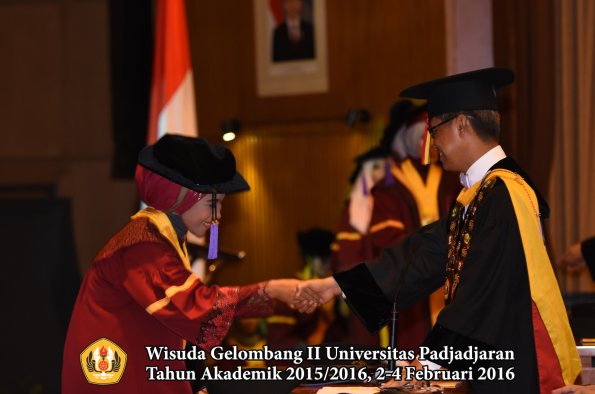 Wisuda Unpad Gel II TA 2015_2016  Fakultas Psikologi oleh Rektor  016