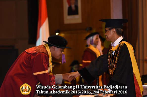 Wisuda Unpad Gel II TA 2015_2016  Fakultas Psikologi oleh Rektor  032