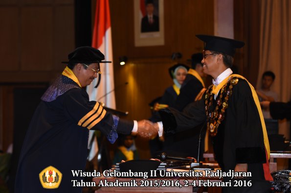Wisuda Unpad Gel II TA 2015_2016  Fakultas Kedokteran oleh Rektor 001