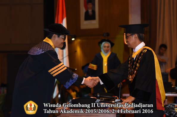 Wisuda Unpad Gel II TA 2015_2016  Fakultas Kedokteran oleh Rektor 002