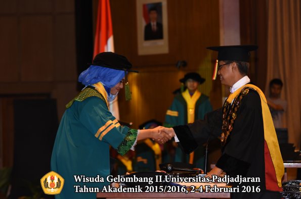 Wisuda Unpad Gel II TA 2015_2016  Fakultas Kedokteran oleh Rektor 005