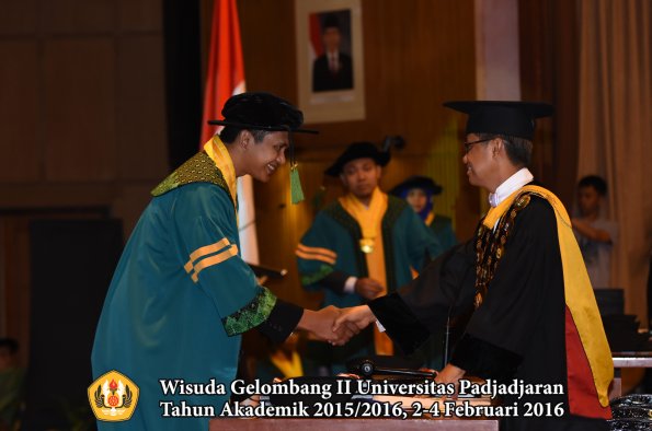 Wisuda Unpad Gel II TA 2015_2016  Fakultas Kedokteran oleh Rektor 011