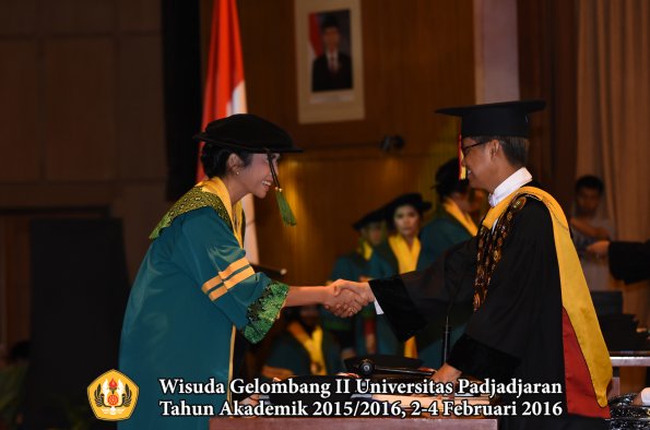 Wisuda Unpad Gel II TA 2015_2016  Fakultas Kedokteran oleh Rektor 014