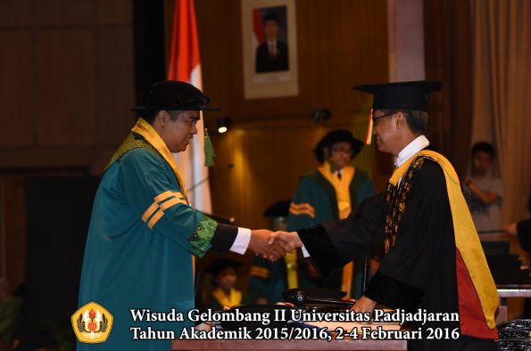 Wisuda Unpad Gel II TA 2015_2016  Fakultas Kedokteran oleh Rektor 021