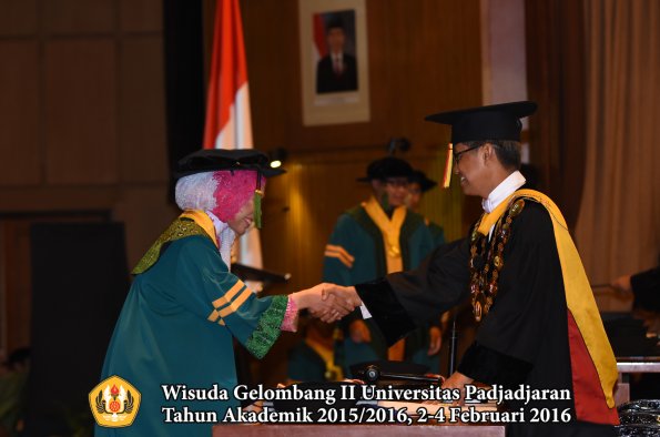 Wisuda Unpad Gel II TA 2015_2016  Fakultas Kedokteran oleh Rektor 031