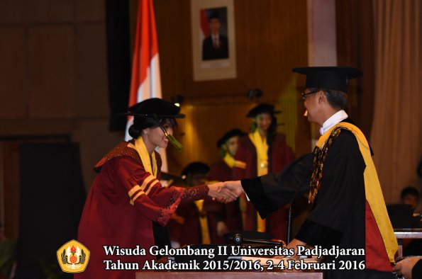 Wisuda Unpad Gel II TA 2015_2016  Fakultas Kedokteran oleh Rektor 093