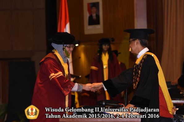 Wisuda Unpad Gel II TA 2015_2016  Fakultas Kedokteran oleh Rektor 123