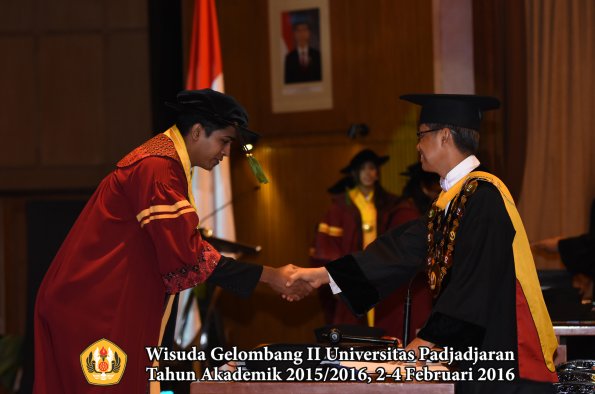 Wisuda Unpad Gel II TA 2015_2016  Fakultas Kedokteran oleh Rektor 127