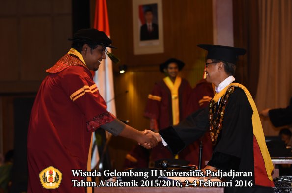 Wisuda Unpad Gel II TA 2015_2016  Fakultas Kedokteran oleh Rektor 137
