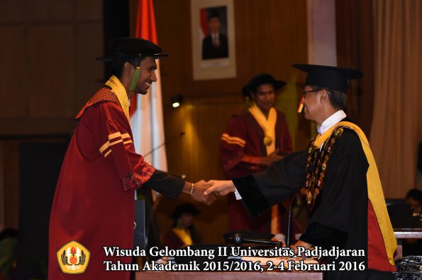 Wisuda Unpad Gel II TA 2015_2016  Fakultas Kedokteran oleh Rektor 138