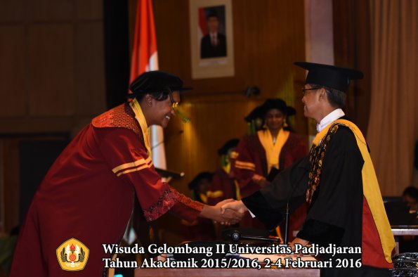 Wisuda Unpad Gel II TA 2015_2016  Fakultas Kedokteran oleh Rektor 139