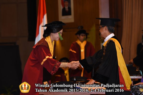 Wisuda Unpad Gel II TA 2015_2016  Fakultas Kedokteran oleh Rektor 246