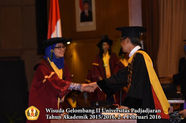 Wisuda Unpad Gel II TA 2015_2016  Fakultas Kedokteran oleh Rektor 346