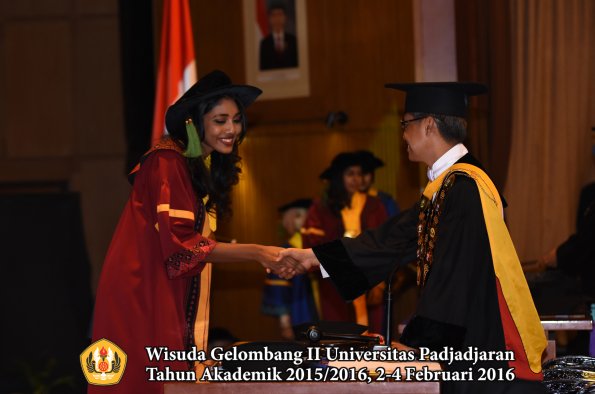 Wisuda Unpad Gel II TA 2015_2016  Fakultas Kedokteran oleh Rektor 351