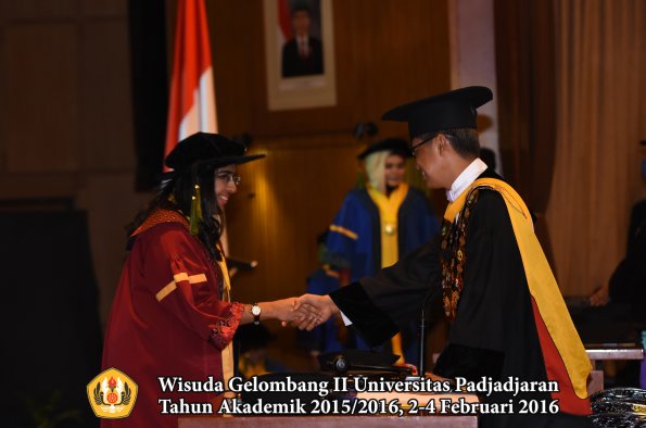 Wisuda Unpad Gel II TA 2015_2016  Fakultas Kedokteran oleh Rektor 352