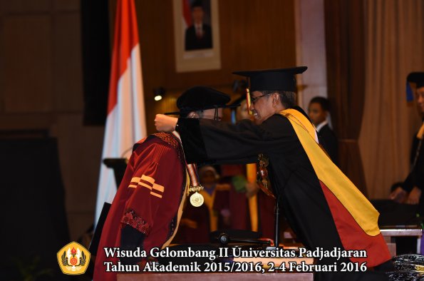 Wisuda Unpad Gel II TA 2015_2016  Fakultas Keperawatan oleh Rektor 015