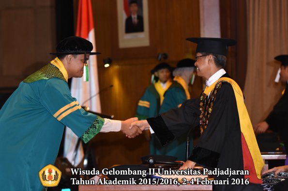 Wisuda Unpad Gel II TA 2015_2016  Sekolah Pascasarjana oleh Rektor 008