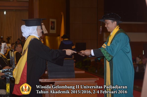 Wisuda Unpad Gel II TA 2015_2016 Fakultas Peternakan oleh Dekan 002