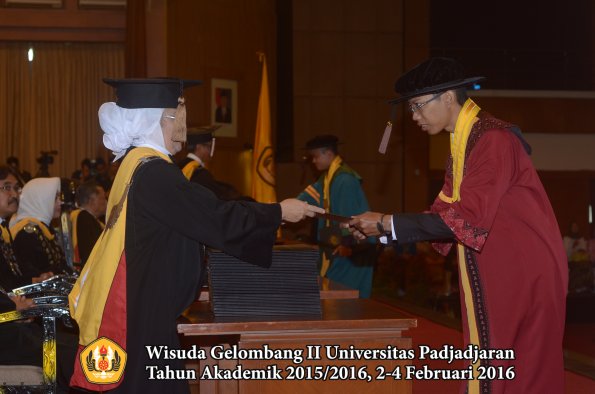 Wisuda Unpad Gel II TA 2015_2016 Fakultas Peternakan oleh Dekan 006