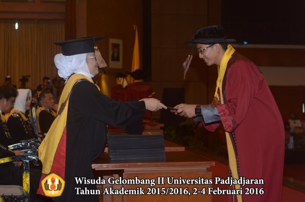 Wisuda Unpad Gel II TA 2015_2016 Fakultas Peternakan oleh Dekan 017