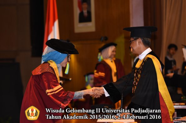 Wisuda Unpad Gel II TA 2015_2016  Fakultas Farmasi oleh Rektor  017