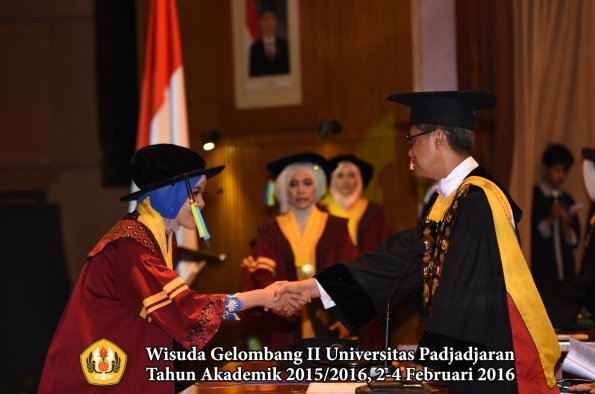 Wisuda Unpad Gel II TA 2015_2016  Fakultas Farmasi oleh Rektor  095