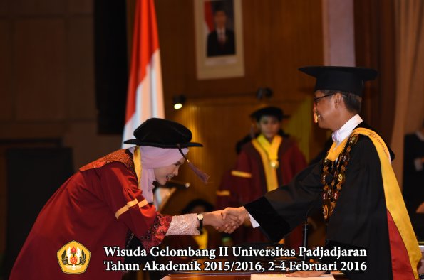 Wisuda Unpad Gel II TA 2015_2016  Fakultas Peternakan oleh Rektor  046