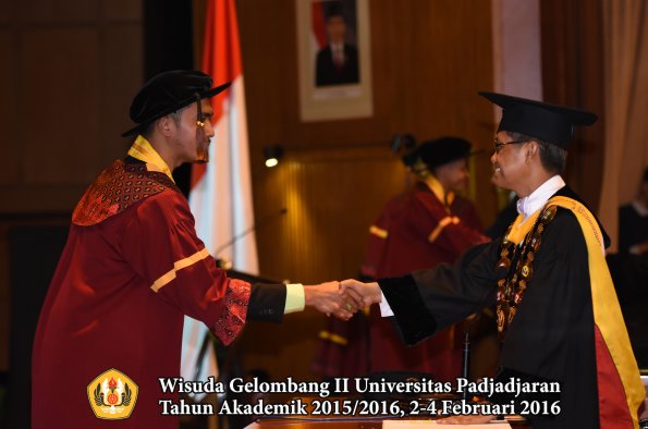 Wisuda Unpad Gel II TA 2015_2016  Fakultas Peternakan oleh Rektor  049